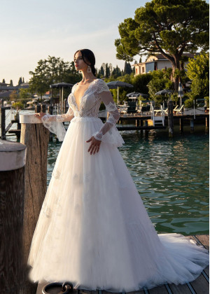 Long Sleeves Ivory Lace Tulle Bohemian Wedding Dress